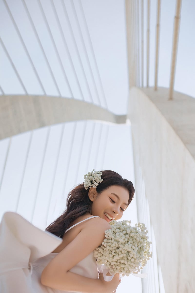 Bride with Rustic Chic Decor